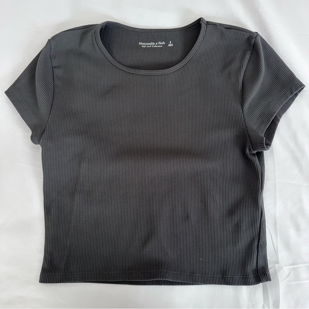 Abercrombie & Fitch Soft Gray Ribbed Cropped Short Sleeve Shirt Women's Small